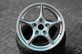 Porche 966 Carerra repaired and refinished wheel